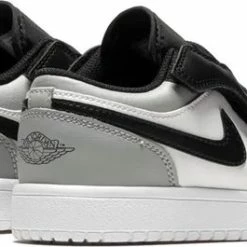 Nike Air Jordan 1 Low Wit / Grijs / Zwart - Sneakers - BQ6066-052 - Maat 33.5 -JACK & JONES JUNIOR winkel 550x265 1