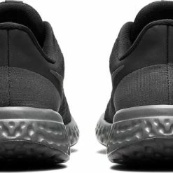 Nike Revolution 5 Jongens Sneaker - Zwart Zwart - Maat 38,5 23 Nike Revolution 5 Jongens Sneaker - Zwart Zwart - Maat 38,5 -JACK & JONES JUNIOR winkel 550x326 2