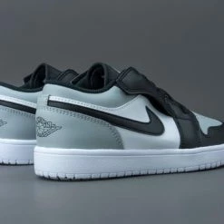 Nike Air Jordan 1 Low Wit / Grijs / Zwart - Sneakers - BQ6066-052 - Maat 33.5 -JACK & JONES JUNIOR winkel 550x366 15