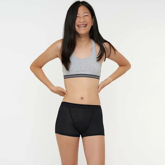 Moodies Period Undies Moodies Undies - Menstruatie Ondergoed (young) - Bamboe Boyshort - Heavy/overnight Kruisje - Zwart - Maat 164/170 (S) 3 Moodies Period Undies Moodies Undies - Menstruatie Ondergoed (young) - Bamboe Boyshort - Heavy/overnight Kruisje - Zwart - Maat 164/170 (S)