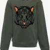 TwoDay Jongens Sweater Met Tijgerkop - Groen - Maat 158/164 1 TwoDay Jongens Sweater Met Tijgerkop - Groen - Maat 158/164 -JACK & JONES JUNIOR winkel 550x653