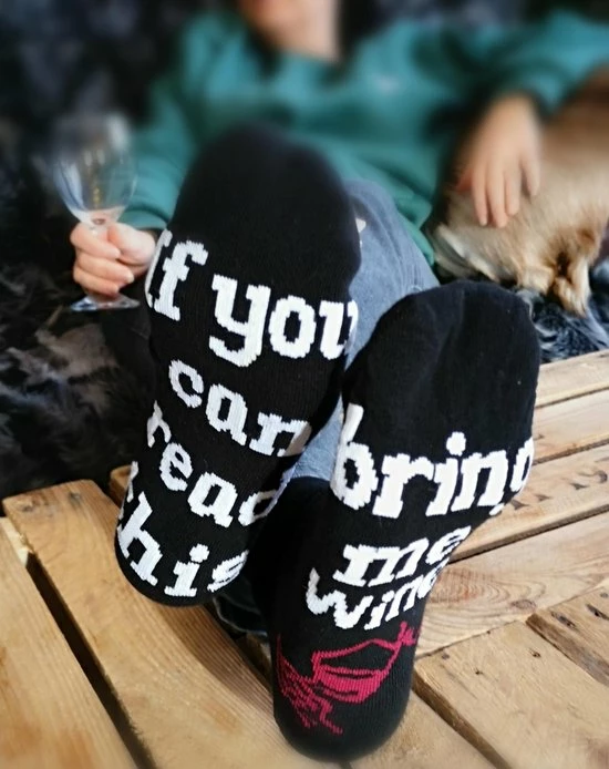 Merkloos Verjaardag Cadeau - Tekst Sokken - Sokken Met Spreuk - Leuke Sokken - Valentijnsdag Cadeau - Vrolijke Sokken - Luckyday Socks - Sokken Met Tekst - Aparte Sokken - Socks Waar Je Happy Van Wordt - IF YOU CAN READ THIS...bring Me Wine - 42-47 3 Merkloos Verjaardag Cadeau - Tekst Sokken - Sokken Met Spreuk - Leuke Sokken - Valentijnsdag Cadeau - Vrolijke Sokken - Luckyday Socks - Sokken Met Tekst - Aparte Sokken - Socks Waar Je Happy Van Wordt - IF YOU CAN READ THIS...bring Me Wine - 42-47